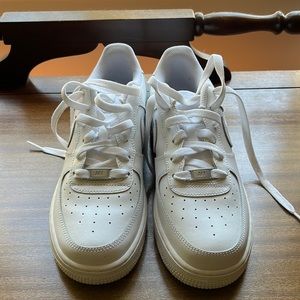 Nike Air Force 1 Low White (GS) - Almost New Condition - Size 6Y